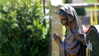 米兰体育平台-世界击剑大奖赛中国队包揽女子团体金银，世界击剑冠军